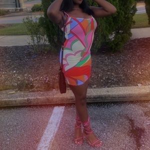 Super Cute Bodycon Dress 💗🧡. (DISCOUNTED) SHIPPING!